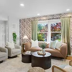 Holiday home 4bd Cozy Getaway | Eclectic, Central, Near Airport Charlotte