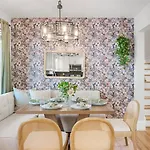 Holiday home 4bd Cozy Getaway | Eclectic, Central, Near Airport Charlotte