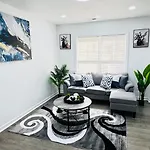 Cozy Escape, Private Rooms In Charlotte With Shared Common Spaces