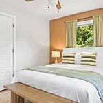 4bd Cozy Getaway | Eclectic, Central, Near Airport *