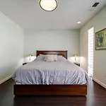 Modern 1br Stylish Near Uptown Clt Holiday home