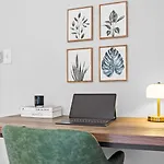Holiday home 4bd Cozy Getaway | Eclectic, Central, Near Airport *