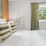Holiday home 4bd Cozy Getaway | Eclectic, Central, Near Airport