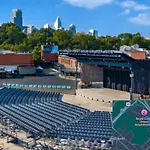 Uptown Luxe Retreat With Parking & Walk To City Center