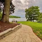 Chateau Merlot Lakefront Retreat Usnwc Boat Rental