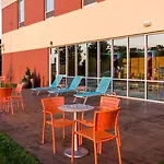 Hotel Home2 By Hilton Research Park 3*