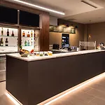 By Marriott Northlake