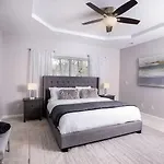 Suburban Sanctuary In Charlotte, North Carolina Charlotte