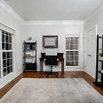 Suburban Sanctuary In Charlotte, North Carolina Holiday home *
