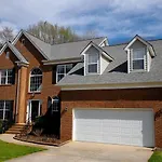Suburban Sanctuary In Charlotte, North Carolina Holiday home *
