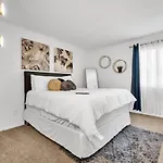 2 Large Bedrooms Artistic Flair Spacious