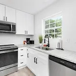 Stylish Queen City Getaway In Camp North End