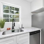Holiday home Stylish Queen Getaway In Camp North End