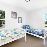 Holiday home Stylish Queen Getaway In Camp North End