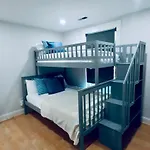 Spacious Dog-friendly Retreat Near Ballantyne Holiday home Charlotte