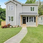 Holiday home Stylish Queen Getaway In Camp North End Charlotte