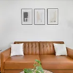 Holiday home Stylish Queen Getaway In Camp North End