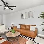 Stylish Queen Getaway In Camp North End