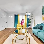 2 Large Bedrooms Artistic Flair Spacious