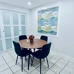 Spacious Dog-friendly Retreat Near Ballantyne Charlotte