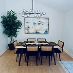 Spacious Dog-friendly Retreat Near Ballantyne Charlotte