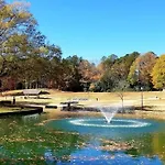 Spacious Dog-friendly Retreat Near Ballantyne *