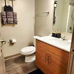 Cozy Uptown With Gym And Swimming Pool Apartment *