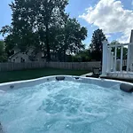 Stylish Noda Gem Hot Tub, Games And Walk To Dining Holiday home