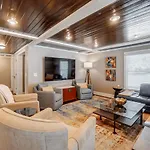 Stylish Noda Gem Hot Tub, Games And Walk To Dining Charlotte