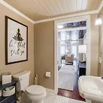 Stylish Noda Gem Hot Tub, Games And Walk To Dining Charlotte