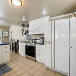 Stylish Noda Gem Hot Tub, Games And Walk To Dining *