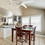 Stylish Noda Gem Hot Tub, Games And Walk To Dining Charlotte