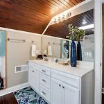 Stylish Noda Gem Hot Tub, Games And Walk To Dining Holiday home Charlotte