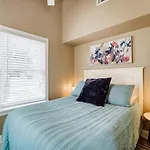 Stylish Noda Gem Hot Tub, Games And Walk To Dining