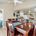 Stylish Noda Gem Hot Tub, Games And Walk To Dining Charlotte