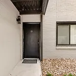Spacious 2br 2ba Steps From Hospitals And Uptown Minimum 15 Days Or *