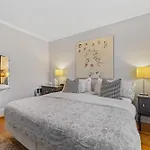 Bright And Restful 2Br Near Uptown With Balcony