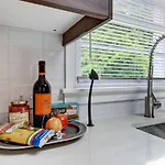 Modern 1br In The Heart Of Clt Holiday home Charlotte