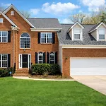 Suburban Sanctuary In Charlotte, North Carolina