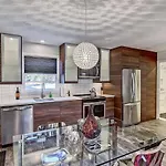 Comfortable And Stylish Condo Near Myers Park