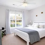 Suburban Sanctuary In Charlotte, North Carolina Charlotte