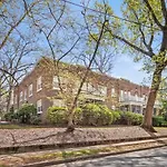 Bright And Restful 2Br Near Uptown With Balcony