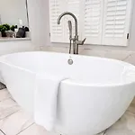 Suburban Sanctuary In Charlotte, North Carolina Holiday home Charlotte