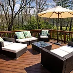 Suburban Sanctuary In Charlotte, North Carolina