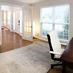 Suburban Sanctuary In Charlotte, North Carolina Holiday home Charlotte