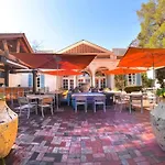 Elegant 2Br With Covered Patio