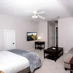 Suburban Sanctuary In Charlotte, North Carolina