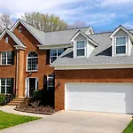 Suburban Sanctuary In Charlotte, North Carolina Holiday home *