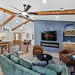 4 Kings-1 Queen-gameroom-lounge-luxury Home-4k1q2t * Charlotte