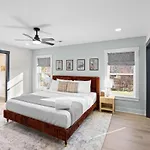 Holiday home 4 Kings-1 Queen-gameroom-lounge-luxury Home-4k1q2t